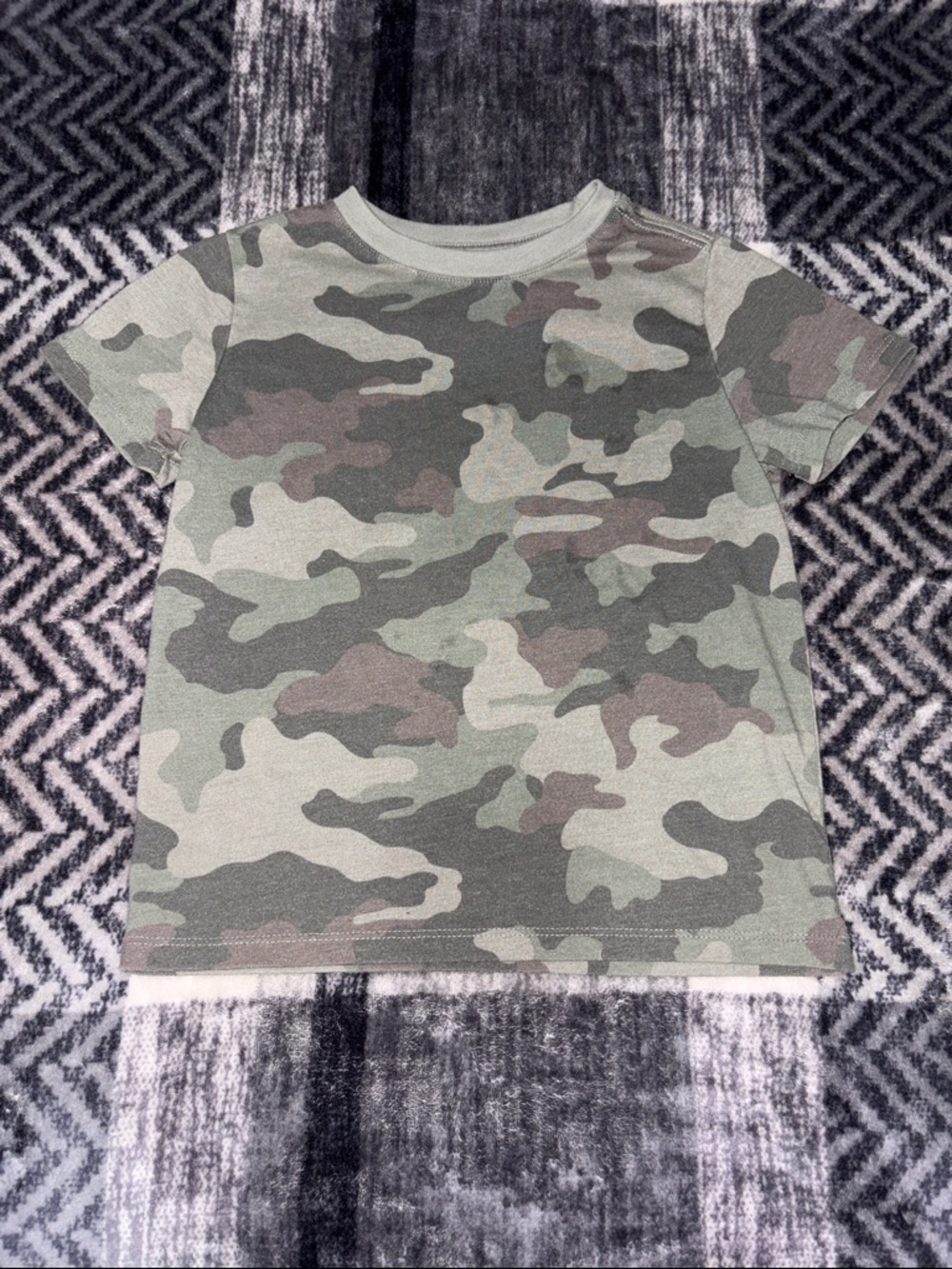 💰Cat & Jack Green Camo Short-Sleeve Tee